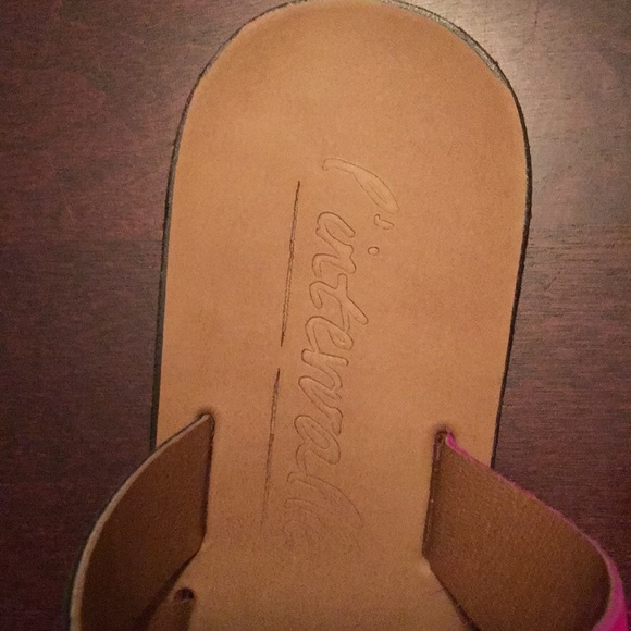 Intervalle Slide Sandals 🤩 - Picture 2 of 6